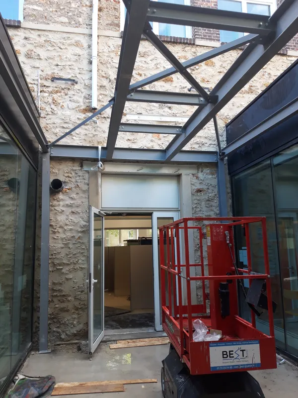 Groupe scolaire Rabelais — Patio métallique, Montrouge — photo 1